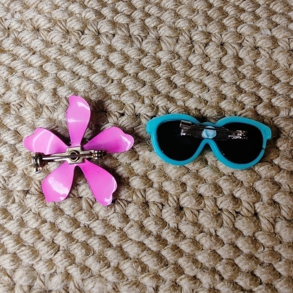 Vintage Barbie Vibes 80's Pins Blue Sunglasses and Pink Flower 1.5" - Picture 3 of 5